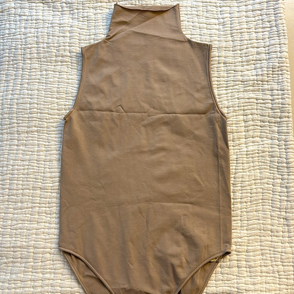 Skims body suit never worn size S/M